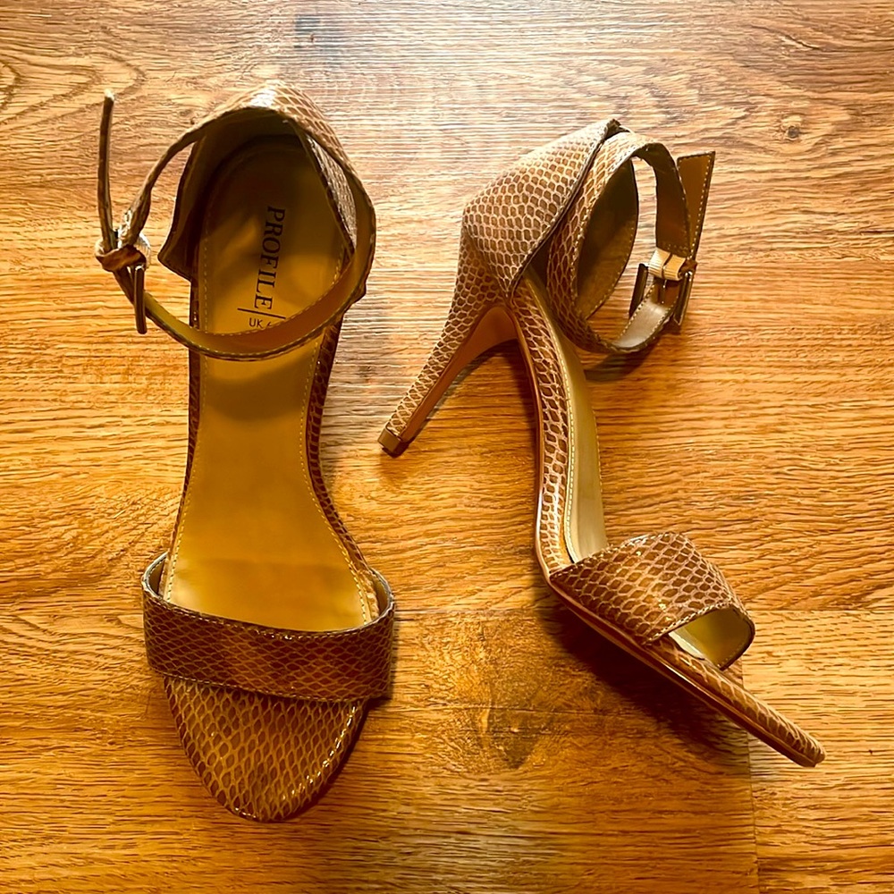 NWT Profile Sandals UK 6 US 8